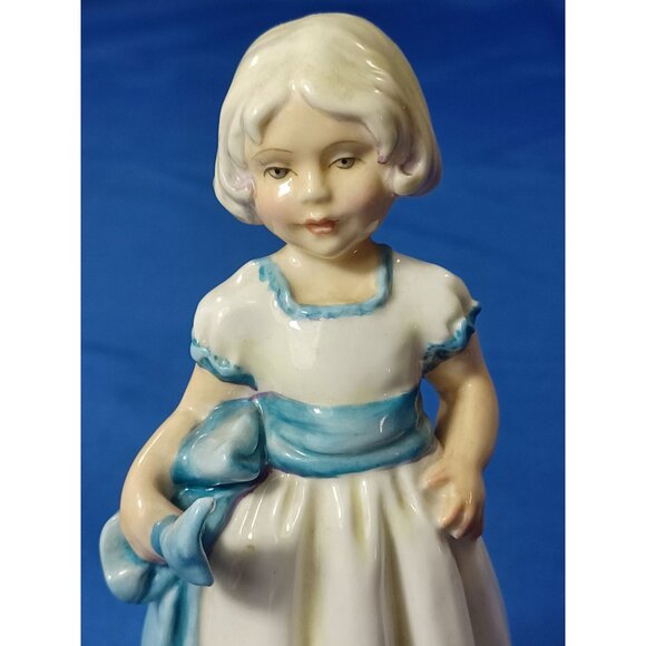 Royal Worcester 1949 Bone China Figurine Monday Child Fair Of Face #3257 England - Picture 11 of 16